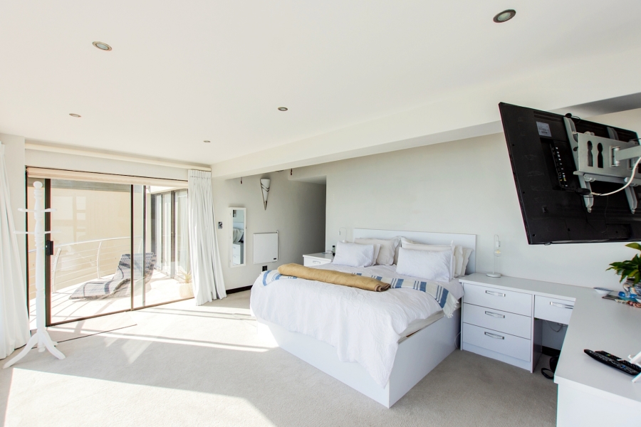 5 Bedroom Property for Sale in Calypso Beach Western Cape